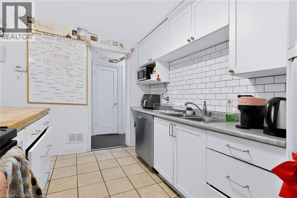 23 FORSYTH Avenue S, Hamilton — photo 9