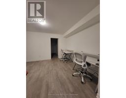 60 Hooyo Terrace, Toronto, ON M6A0E2 Photo 21