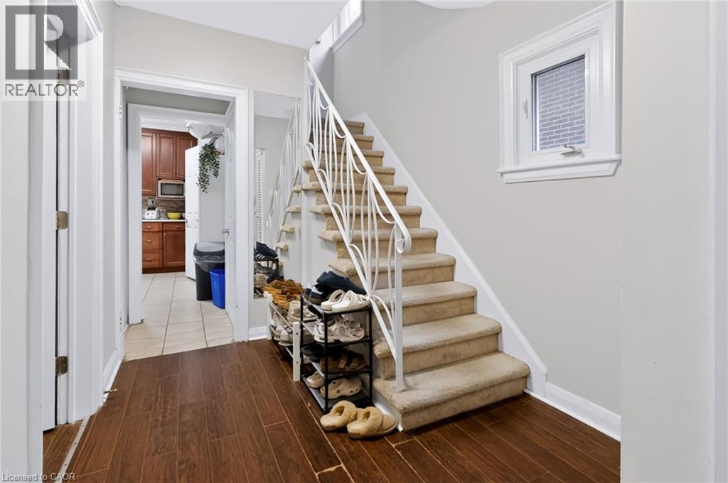 27 Forsyth Avenue South — photo 4