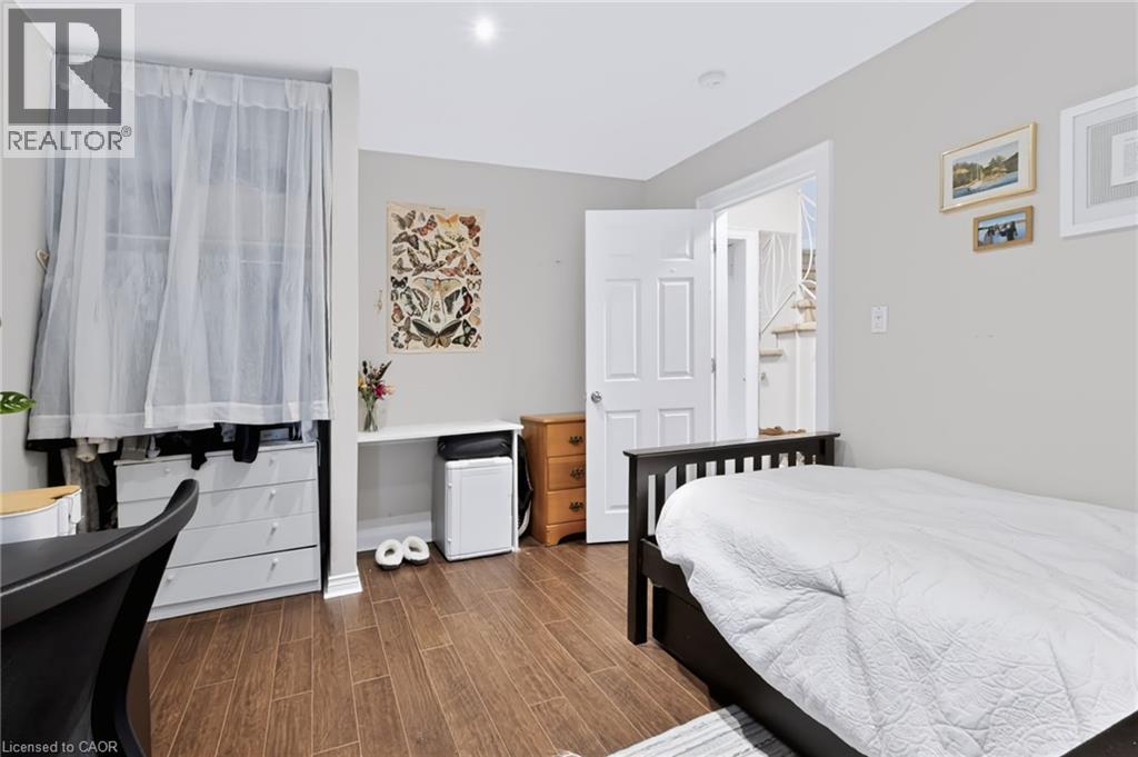 27 Forsyth Avenue South — photo 14
