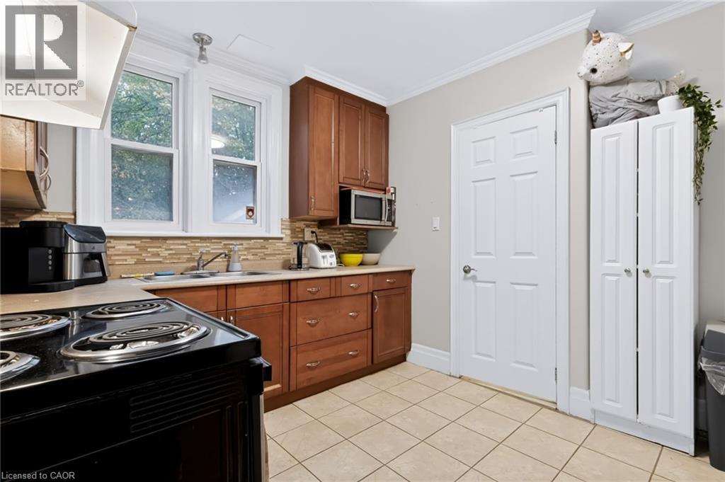 27 Forsyth Avenue South — photo 8
