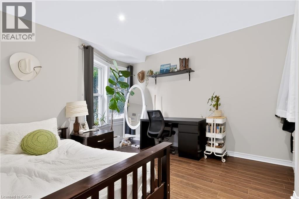 27 Forsyth Avenue South — photo 13