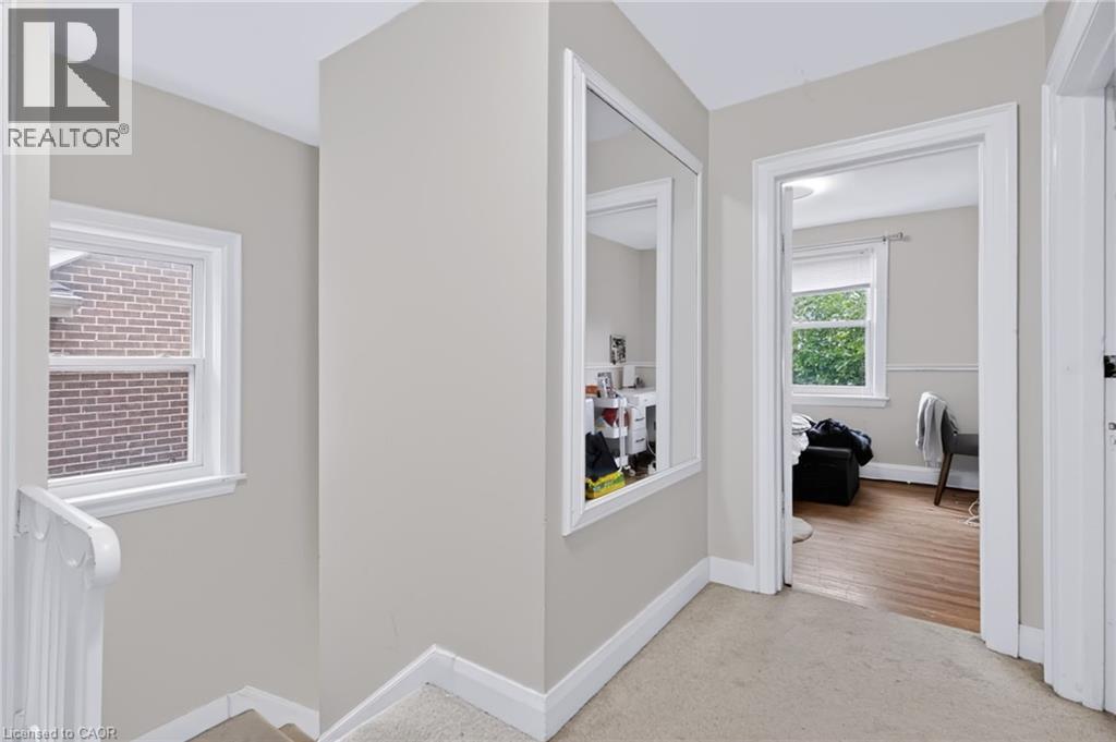 27 Forsyth Avenue South — photo 19