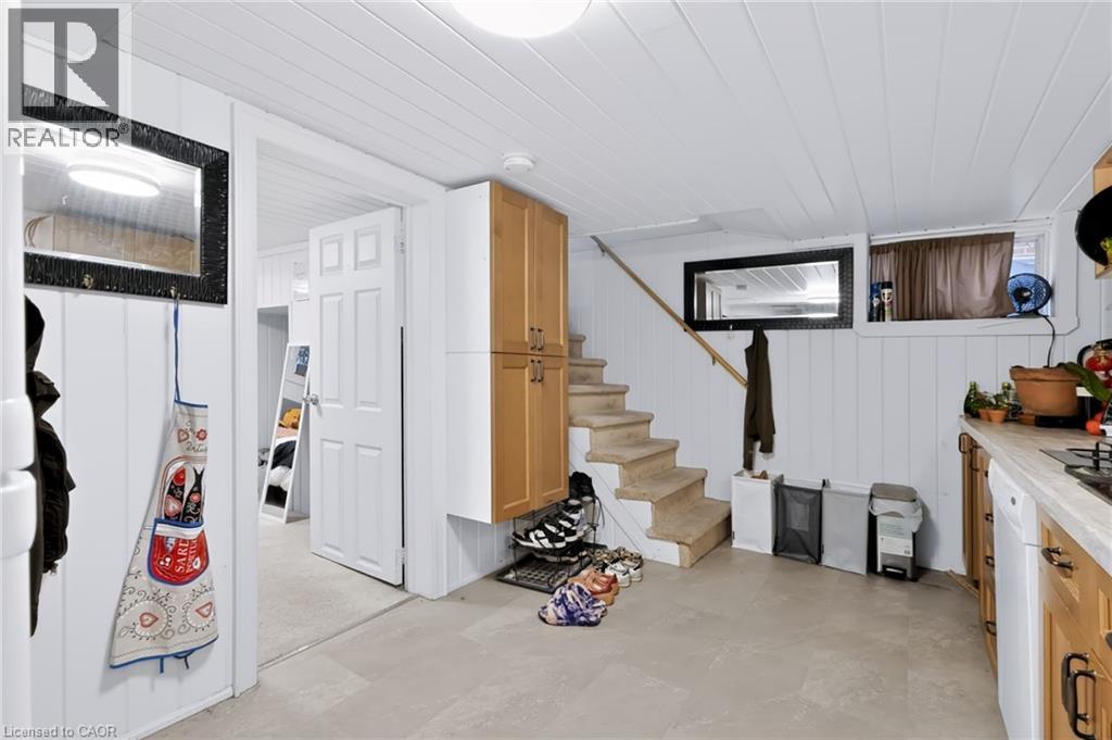 27 Forsyth Avenue South — photo 25