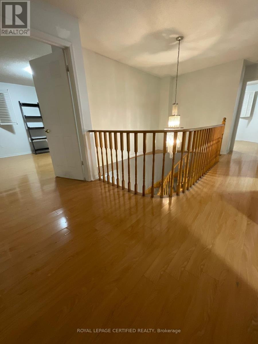 UPPER - 211 MACEDONIA CRESCENT, Mississauga (Fairview) — photo 12