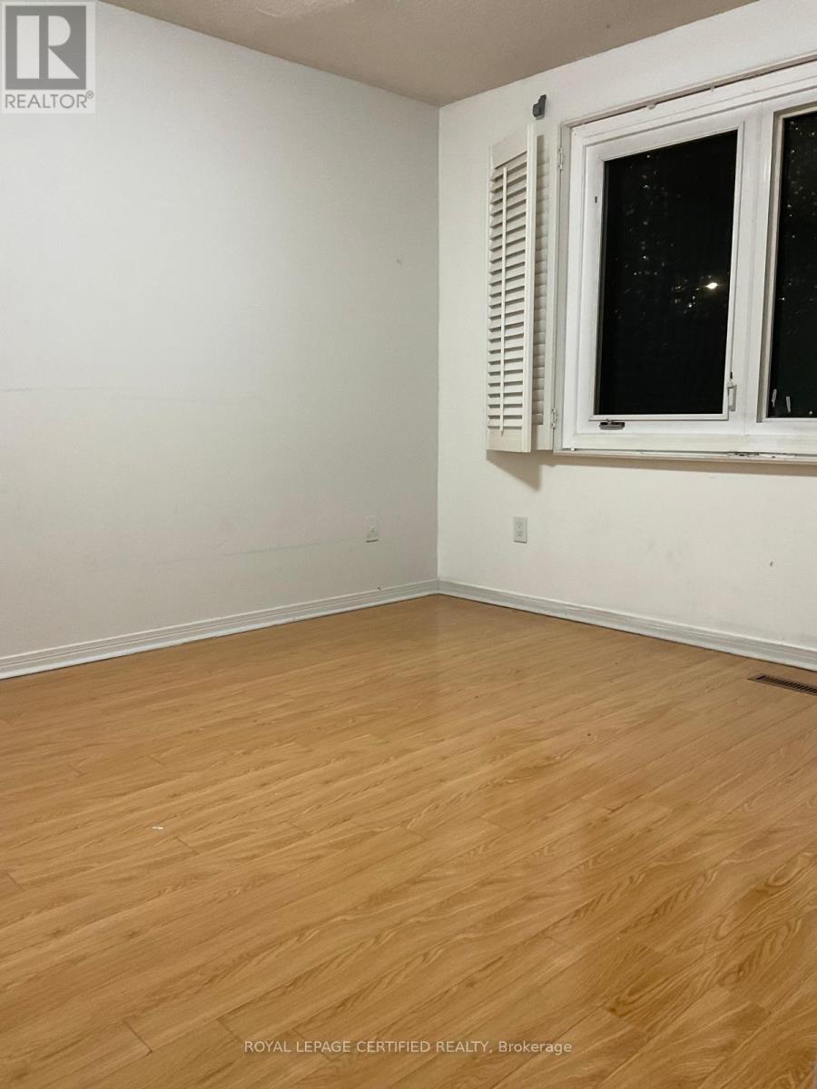 211 Macedonia Crescent — photo 16