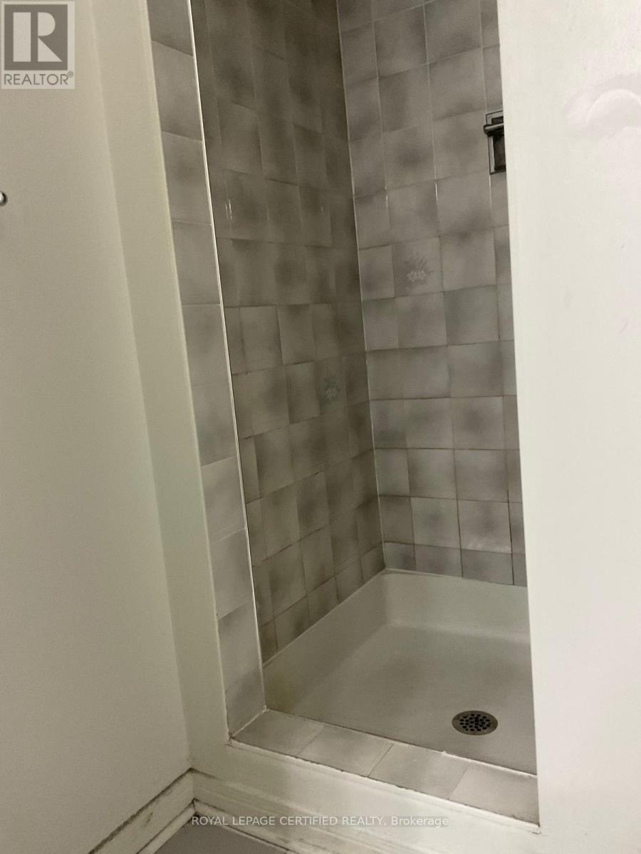 211 Macedonia Crescent — photo 25
