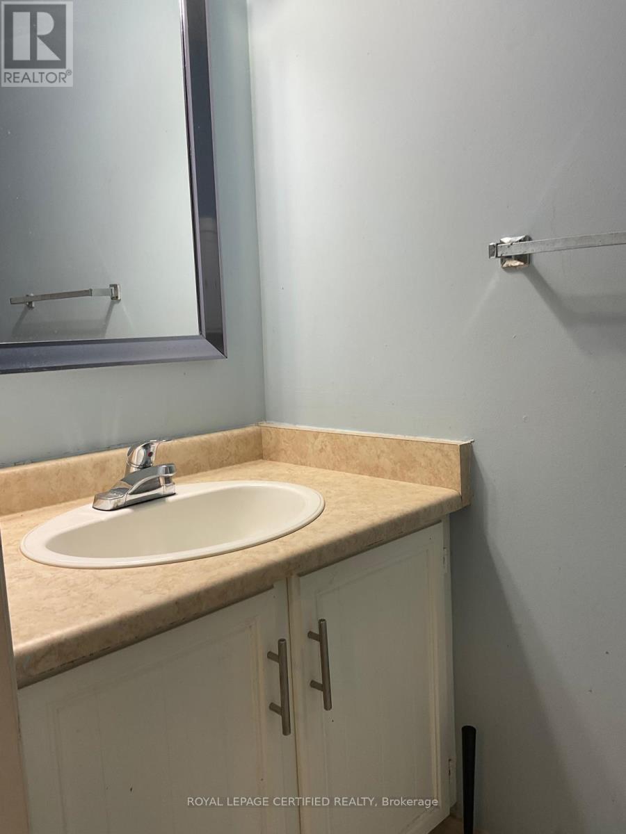 UPPER - 211 MACEDONIA CRESCENT, Mississauga (Fairview) — photo 8