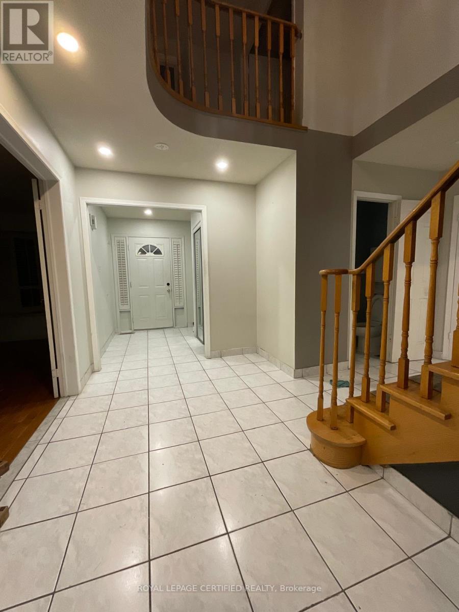 UPPER - 211 MACEDONIA CRESCENT, Mississauga (Fairview) — photo 9