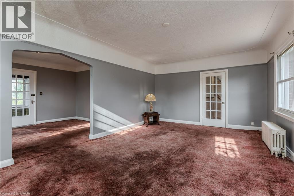 2104 Emerald Crescent — photo 10
