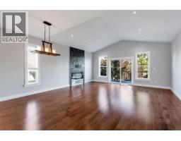 1160 Dunsterville Ave, Saanich, BC V8Z2W7 Photo 23