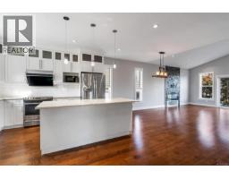 1160 Dunsterville Ave, Saanich, BC V8Z2W7 Photo 32
