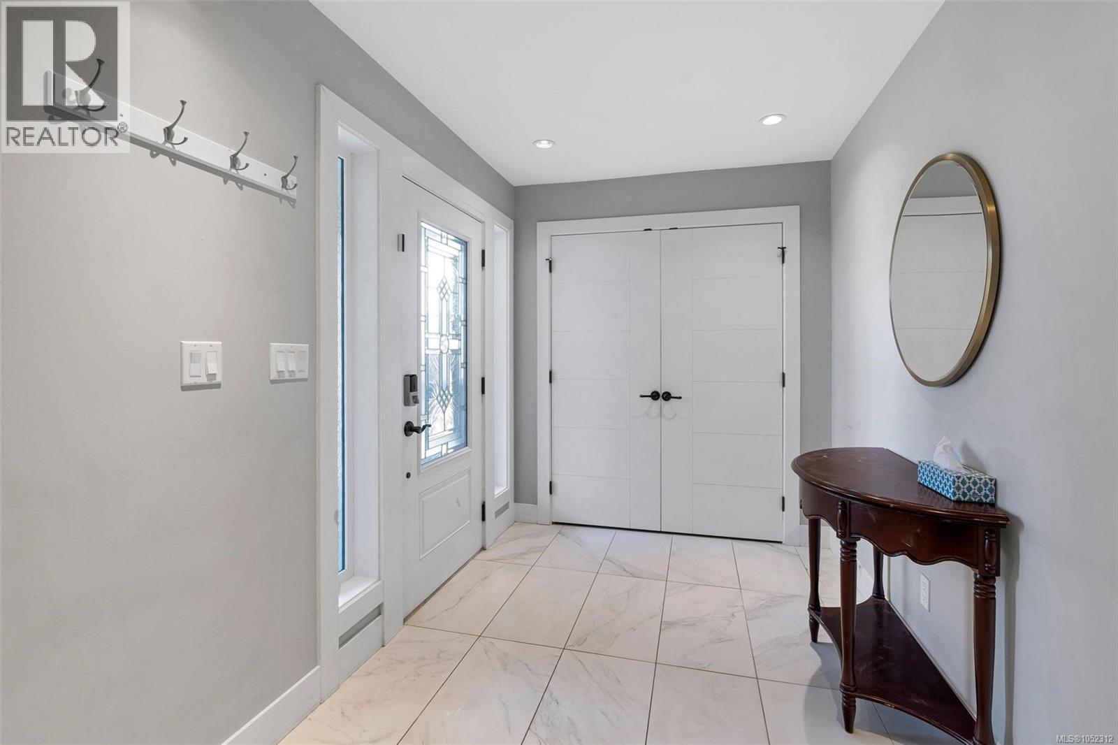  1160 Dunsterville Avenue, Saanich