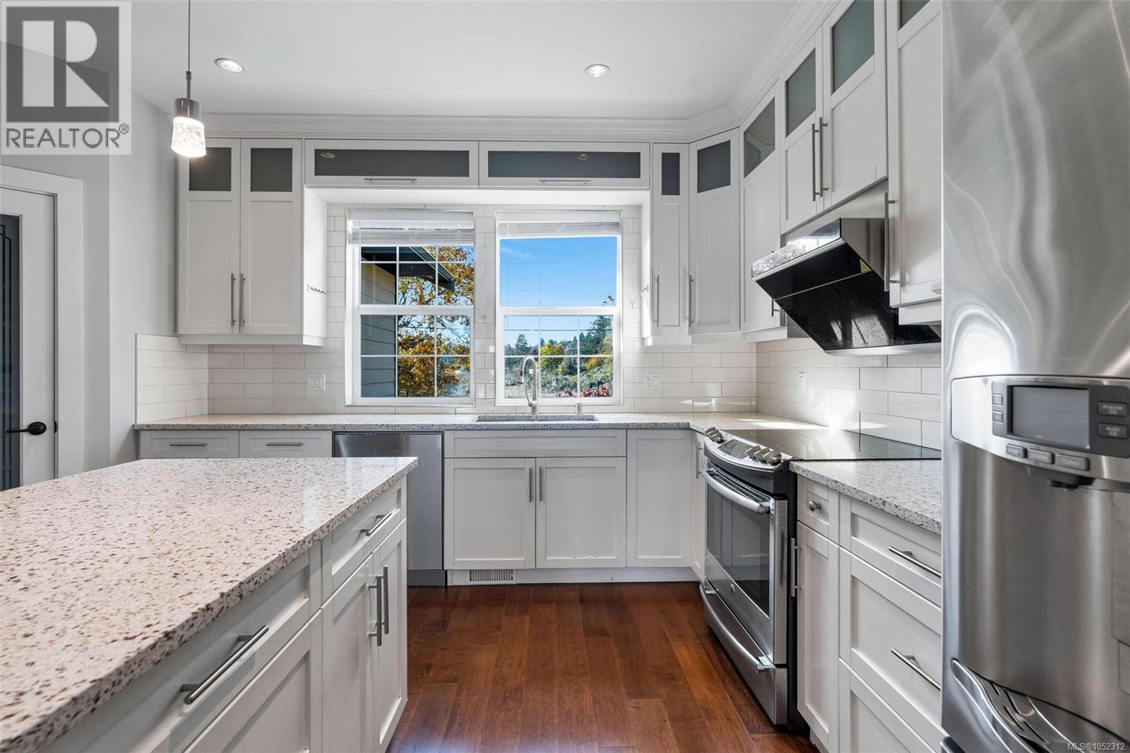  1160 Dunsterville Avenue, Saanich