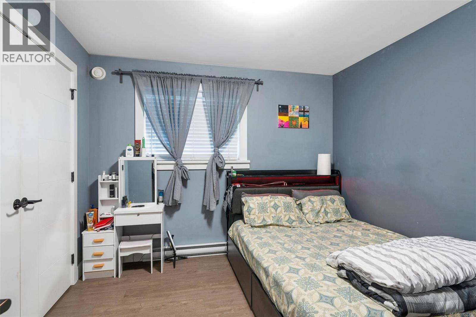  1160 Dunsterville Avenue, Saanich