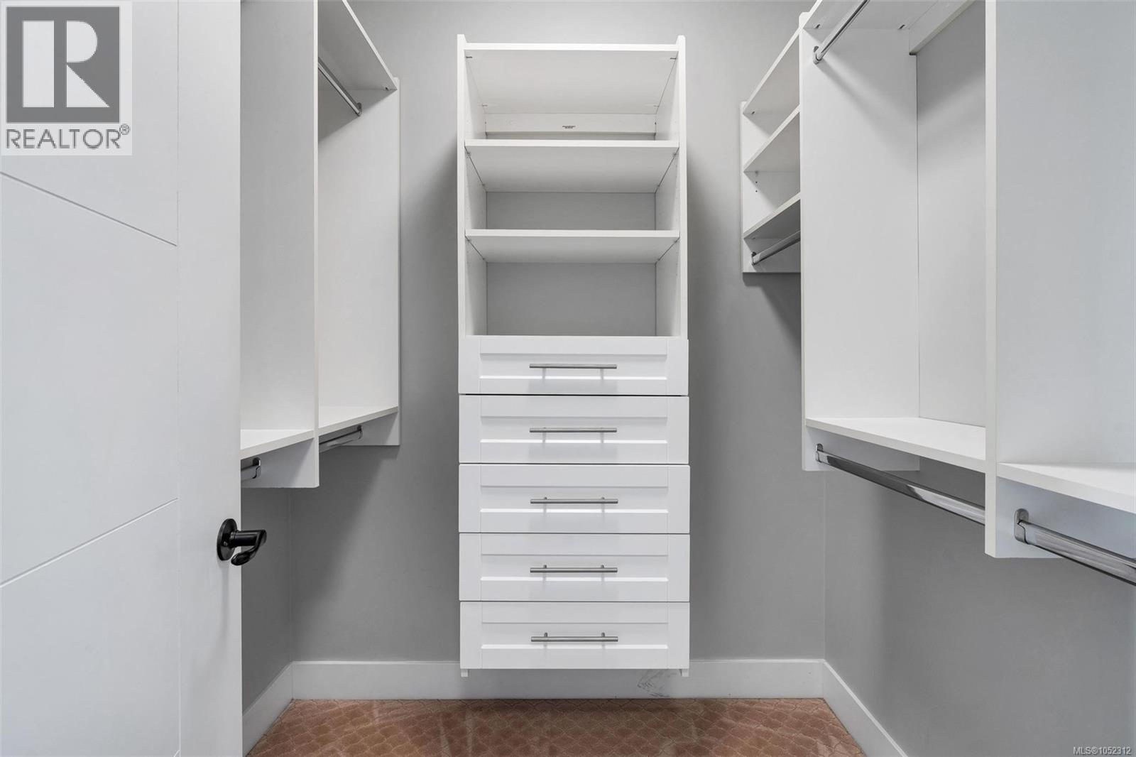  1160 Dunsterville Avenue, Saanich