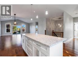 1160 Dunsterville Ave, Saanich, BC V8Z2W7 Photo 38