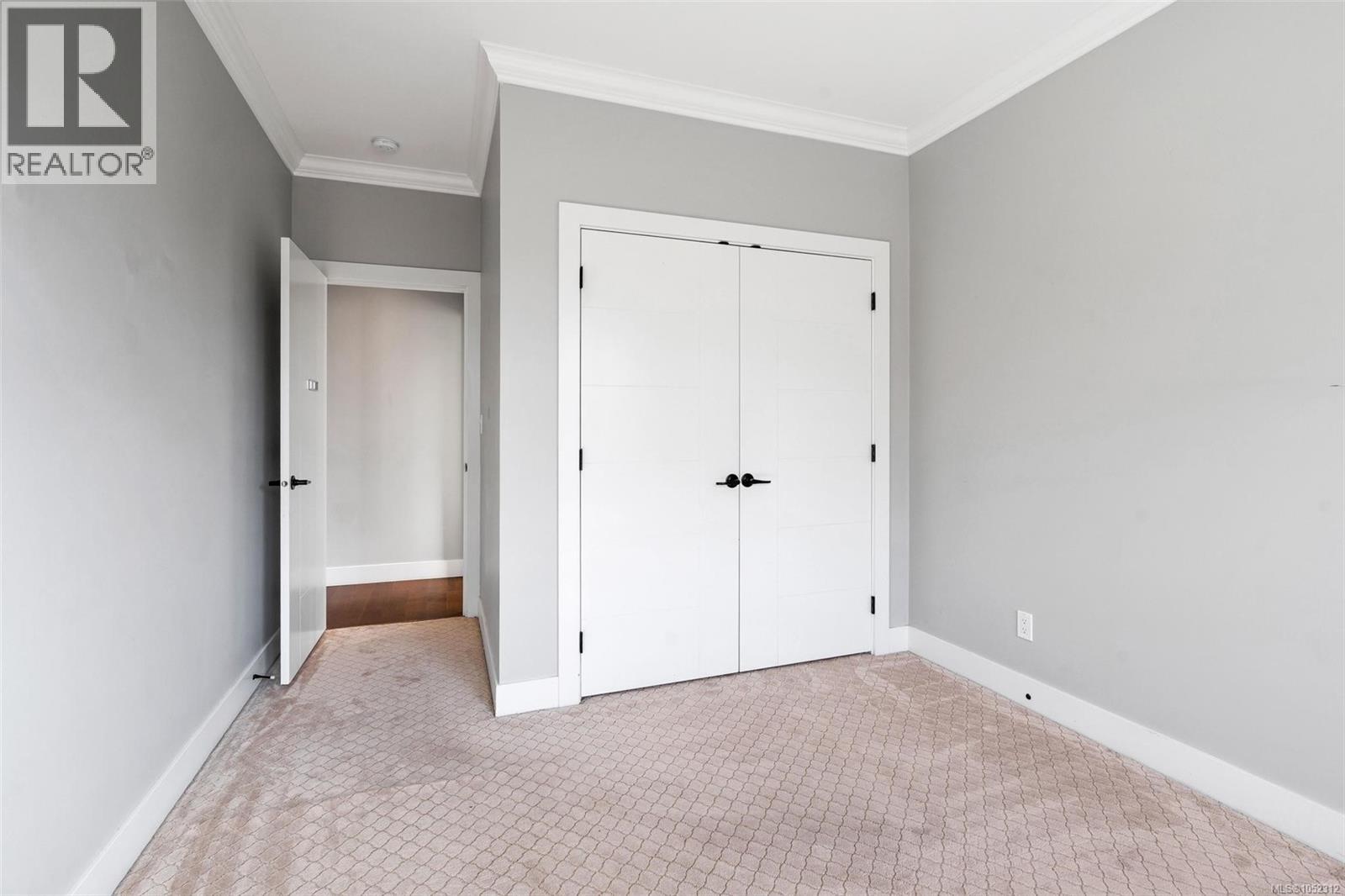  1160 Dunsterville Avenue, Saanich