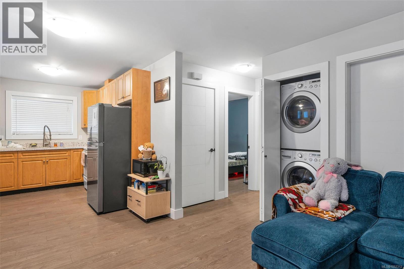  1160 Dunsterville Avenue, Saanich