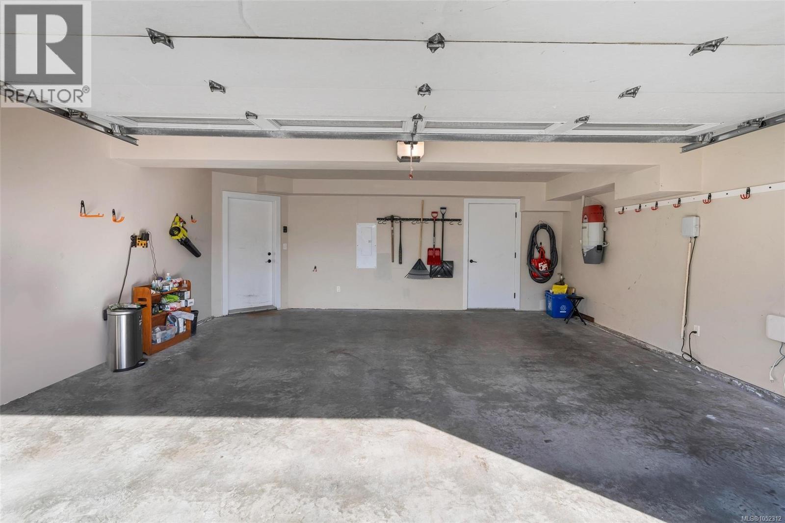  1160 Dunsterville Avenue, Saanich