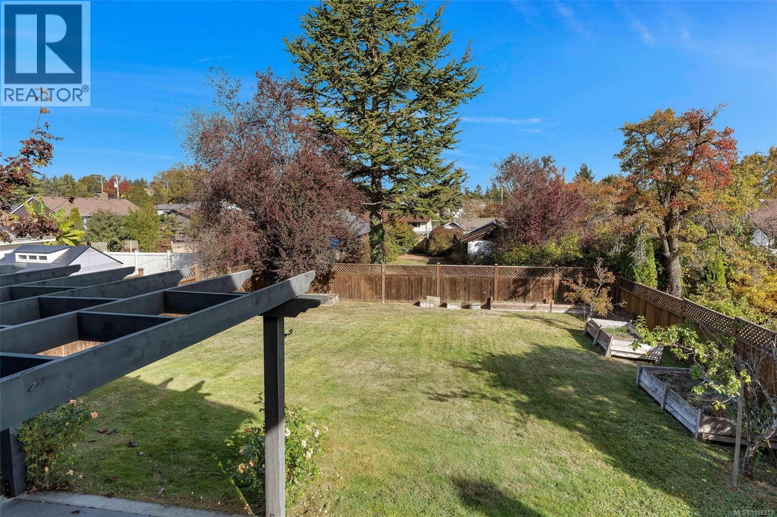 1160 Dunsterville Avenue, Saanich