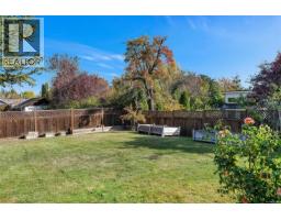 1160 Dunsterville Ave, Saanich, BC V8Z2W7 Photo 74