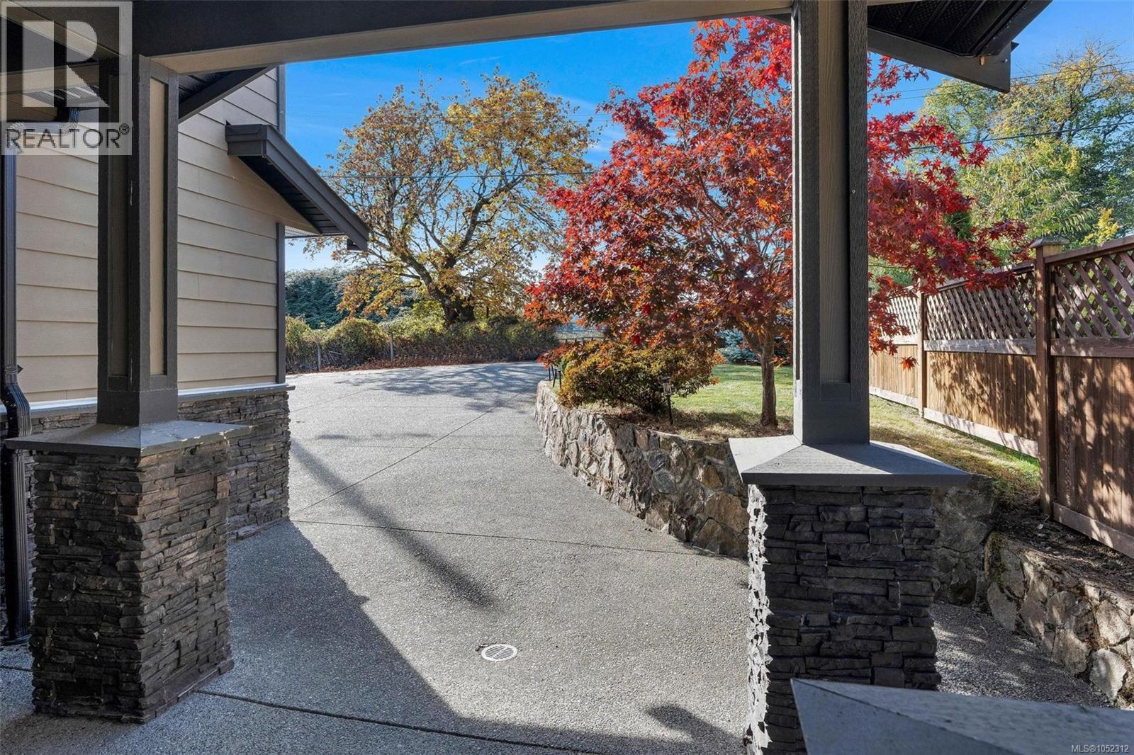  1160 Dunsterville Avenue, Saanich