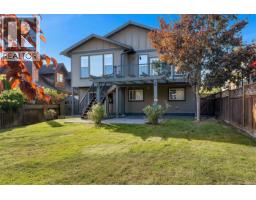 1160 Dunsterville Ave, Saanich, BC V8Z2W7 Photo 72