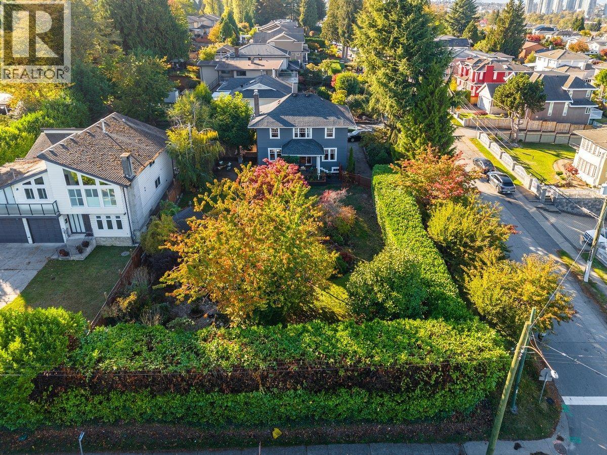 5558 LAUREL STREET — photo 2