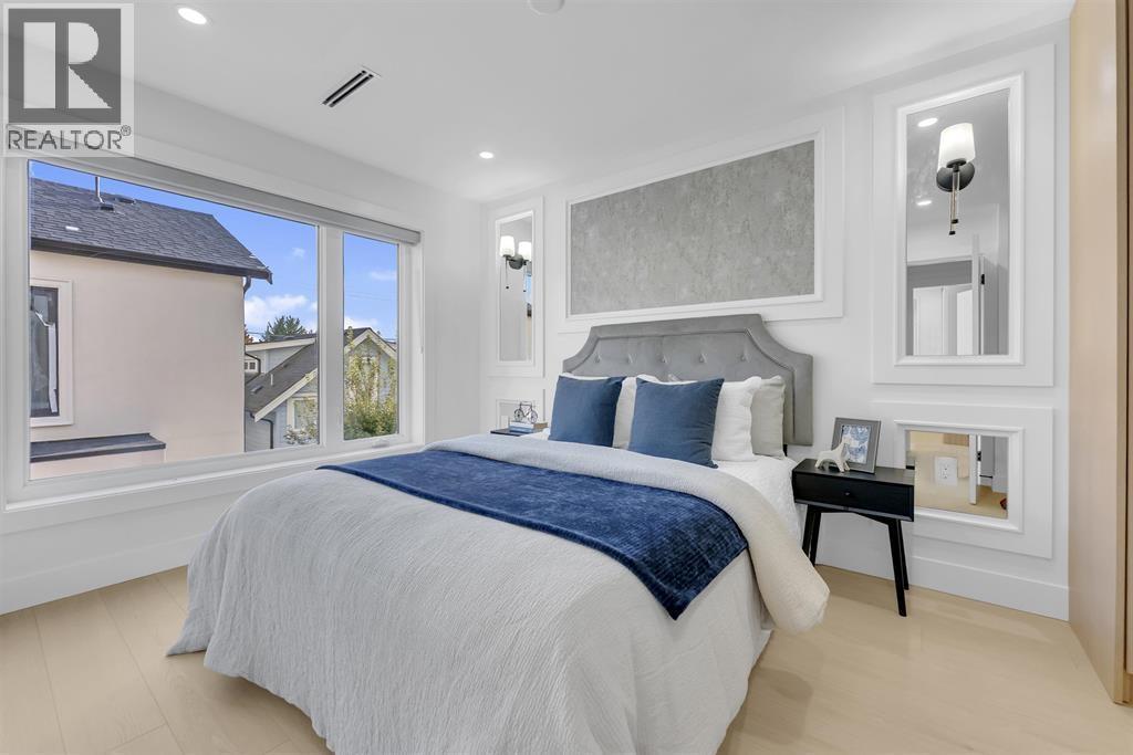 Photo of 2 2888 E 6TH AVENUE 22