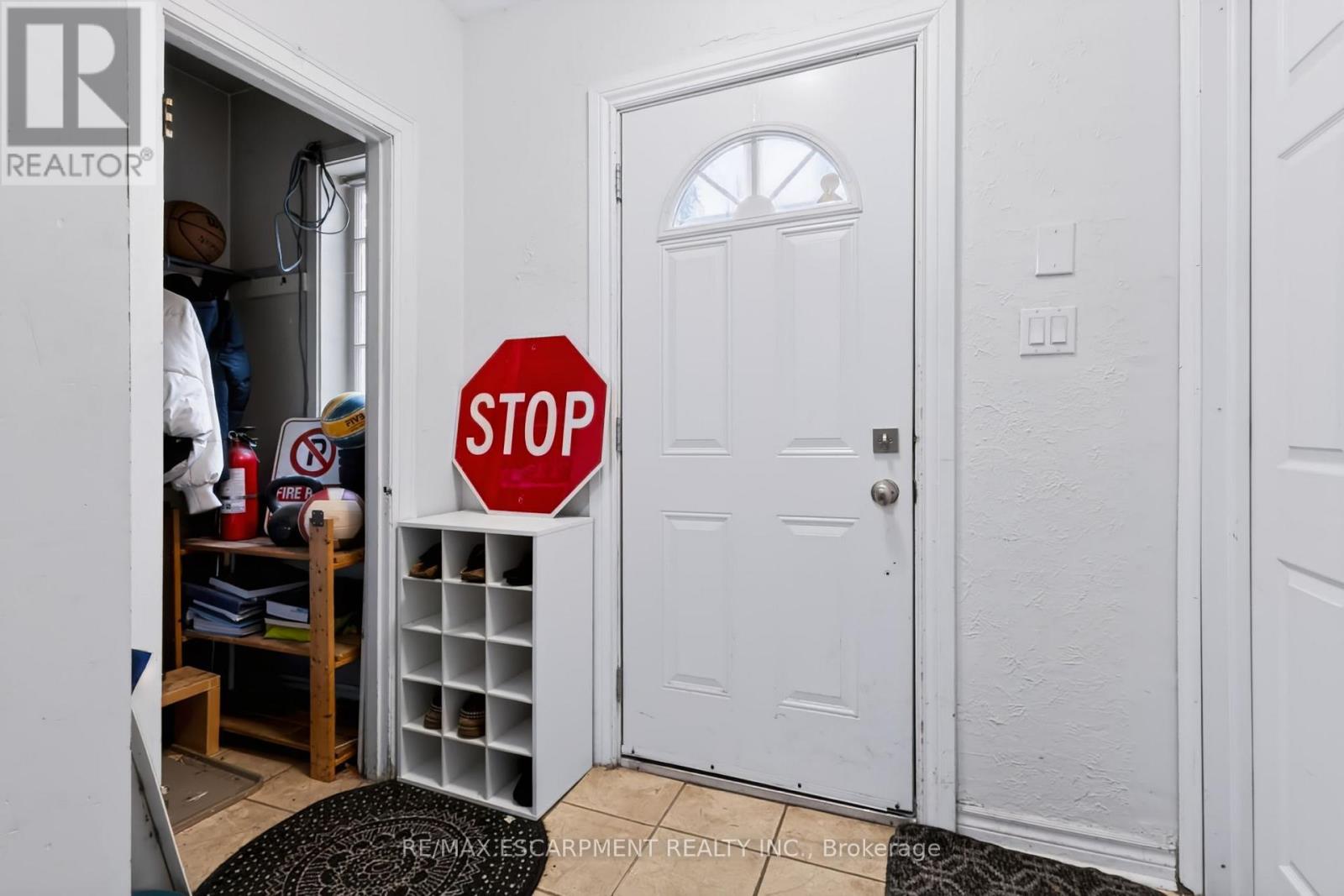 23 Forsyth Avenue South, Hamilton, ON photo 3