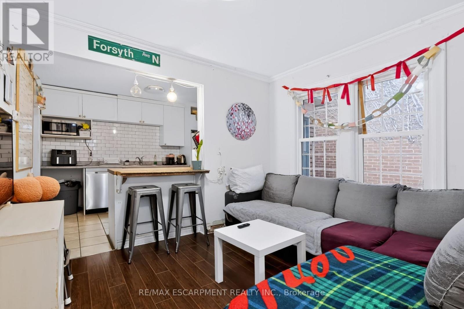 23 Forsyth Avenue South, Hamilton, ON photo 4