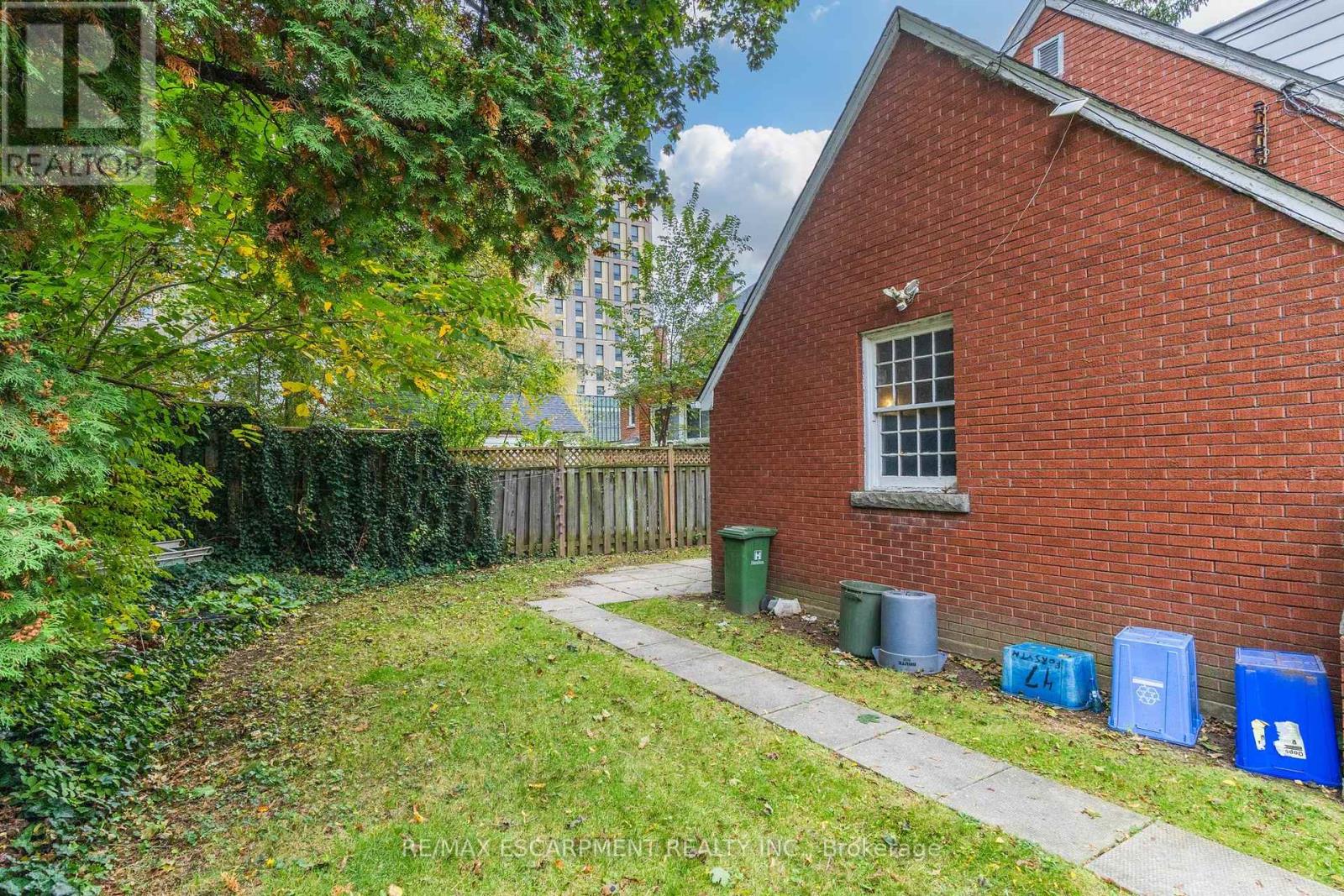 23 Forsyth Avenue South, Hamilton, ON photo 40