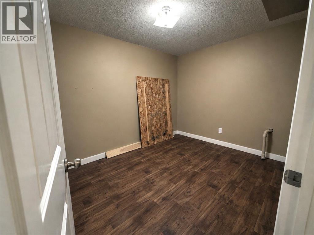 5521 46 Street - 30