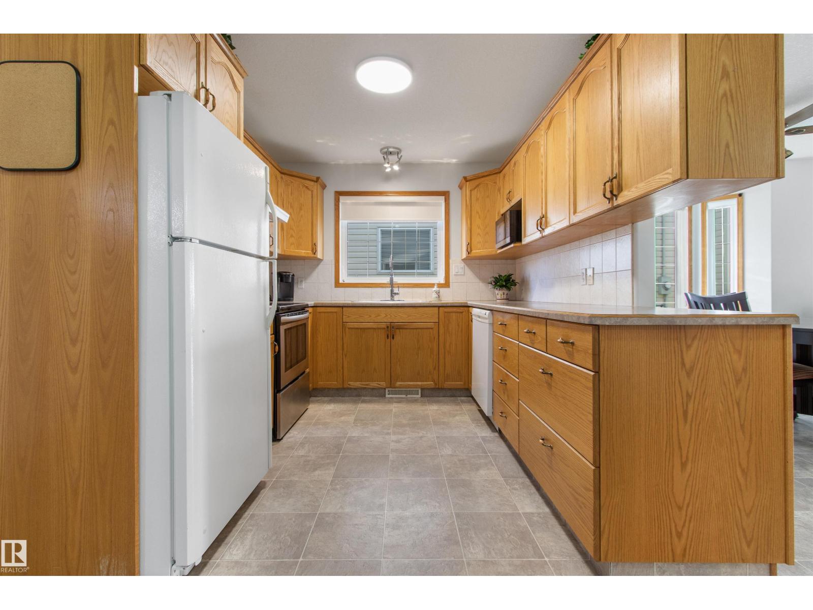3909 46 ST - 27