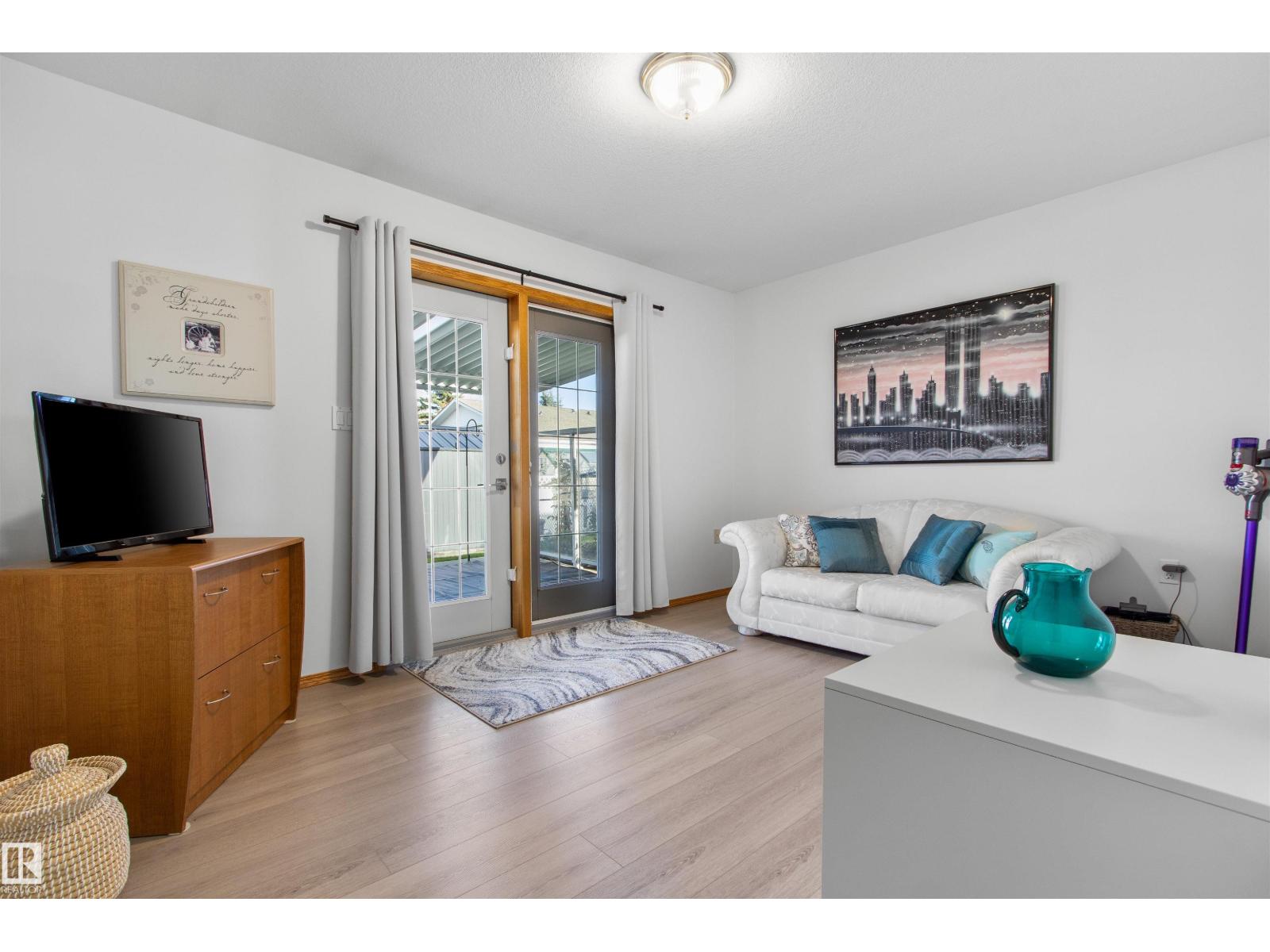 3909 46 ST - 33