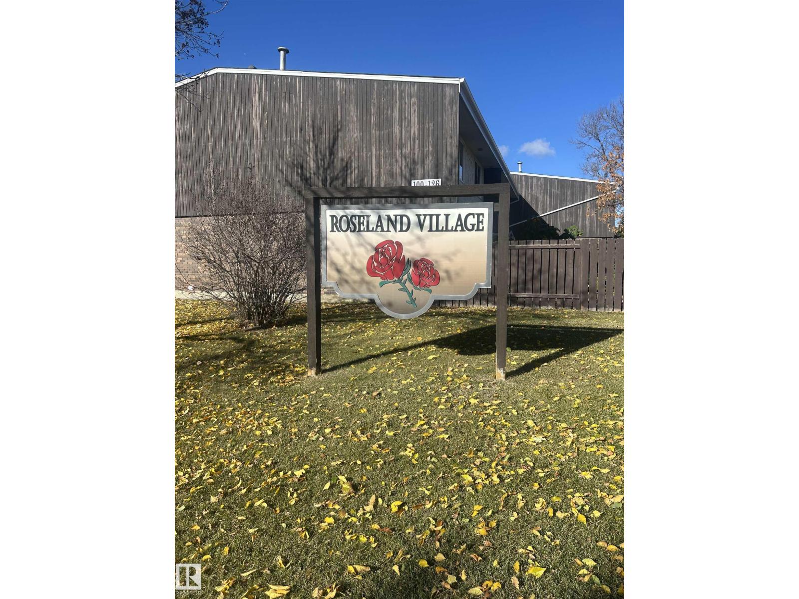 159 Roseland Village NW, Edmonton: 1 bed townhouse