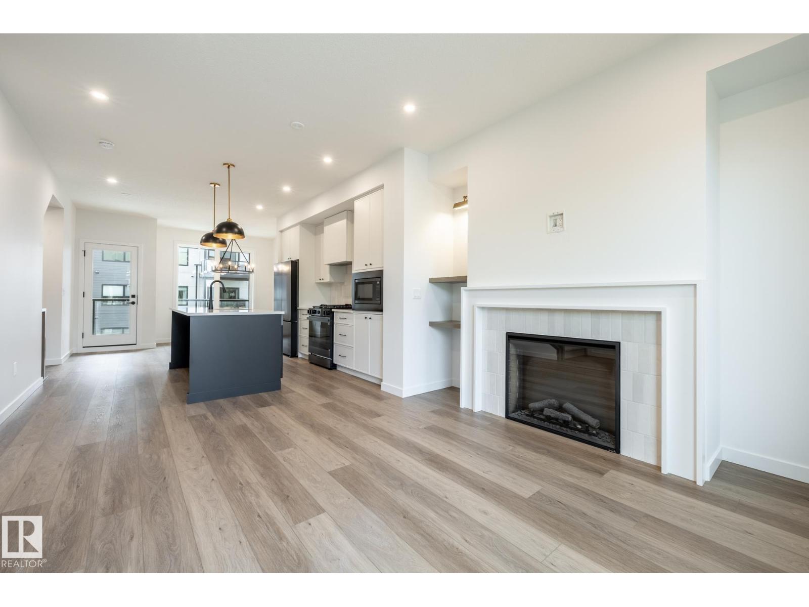 7439 May Common NW NW, Edmonton — photo 12