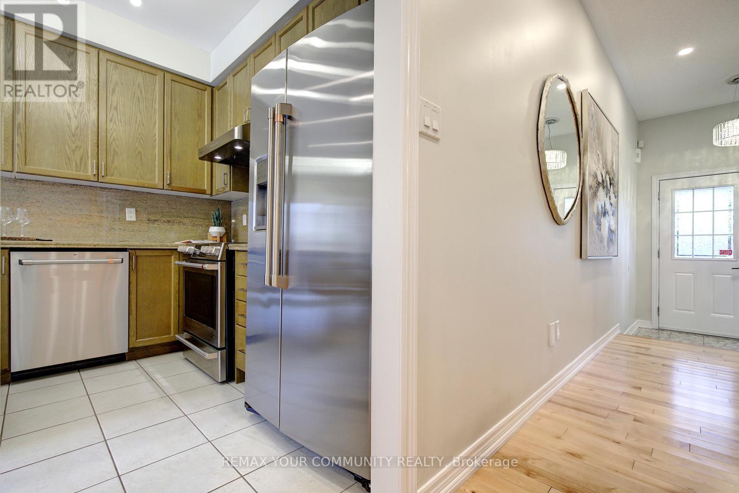 186 LAUDERDALE DRIVE - 23