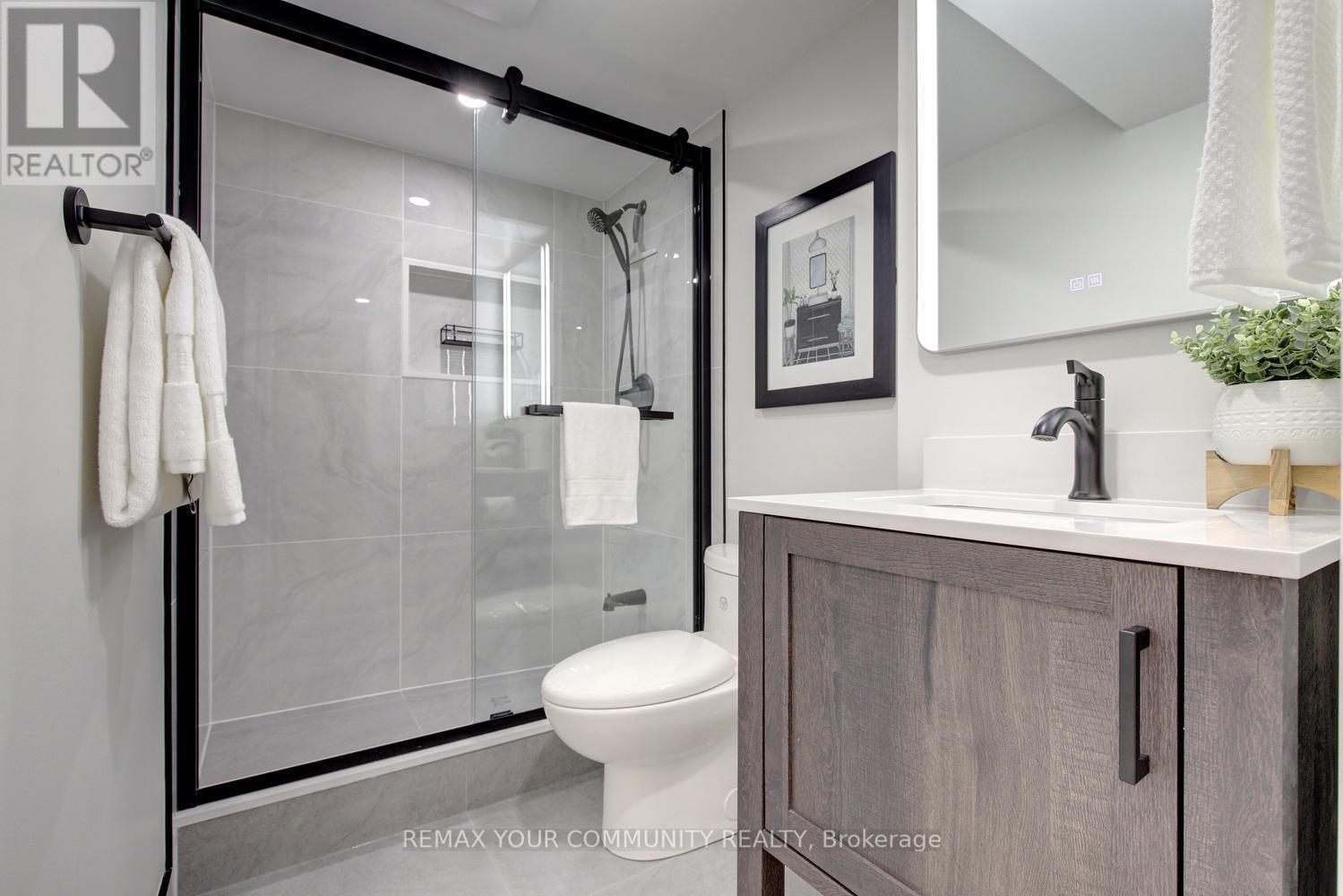 186 Lauderdale Drive, Vaughan, ON photo 37