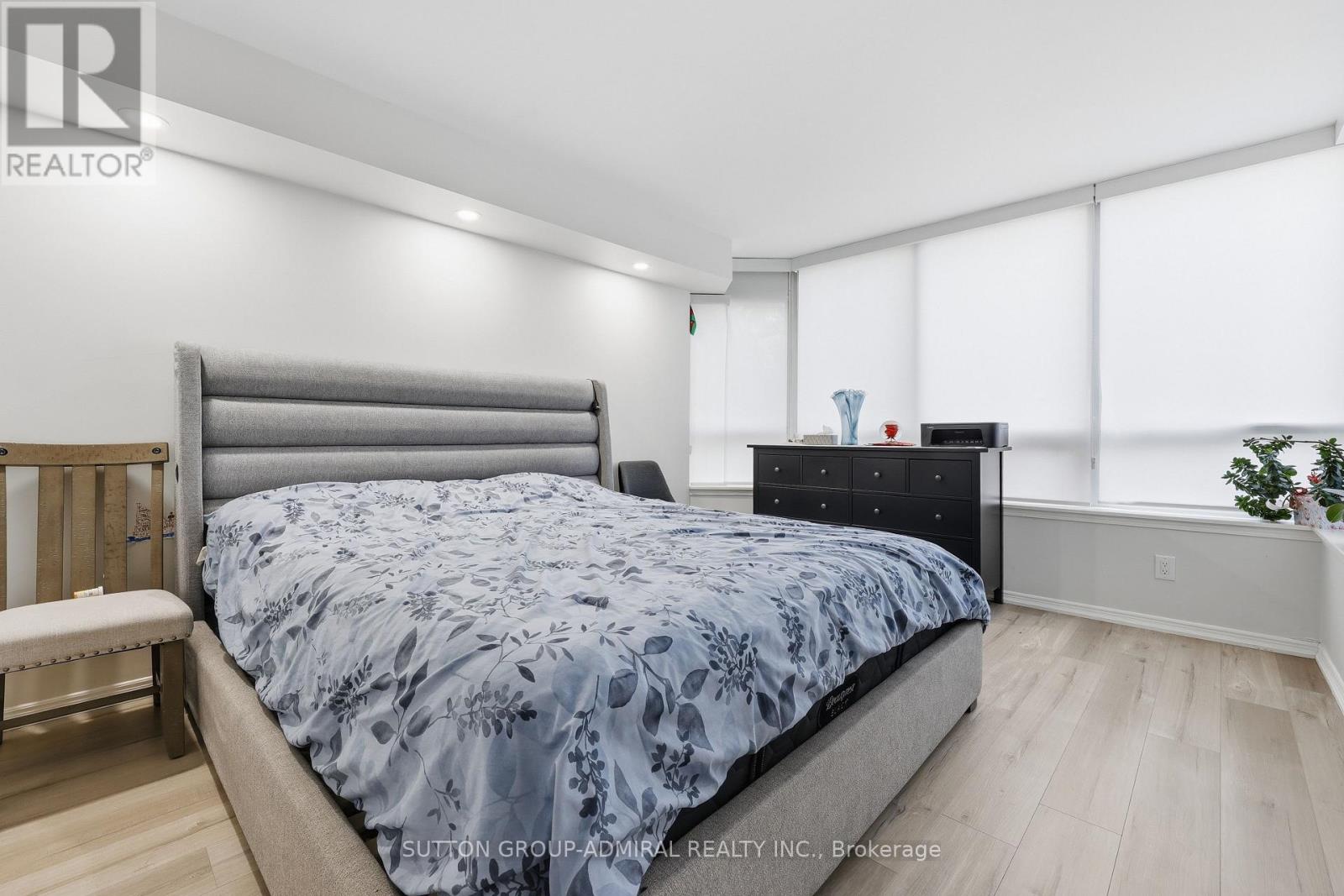 211- 81 Townsgate Drive, Vaughan, ON photo 11