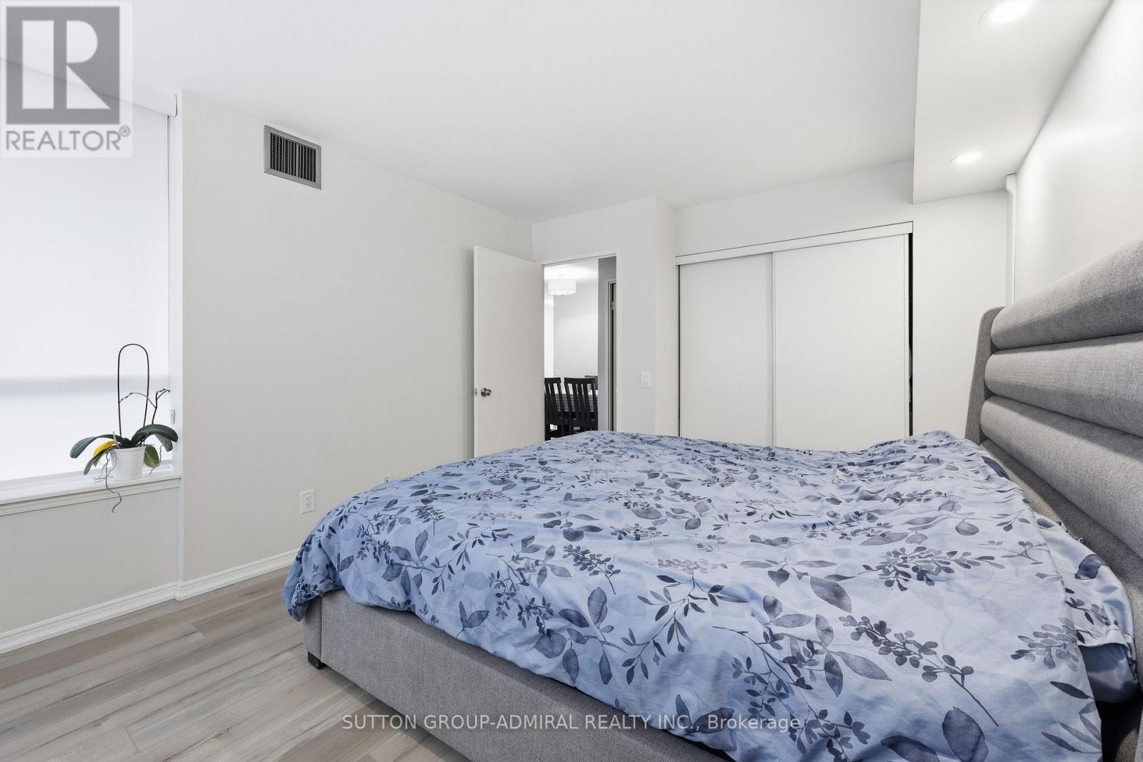 211- 81 Townsgate Drive, Vaughan, ON photo 13