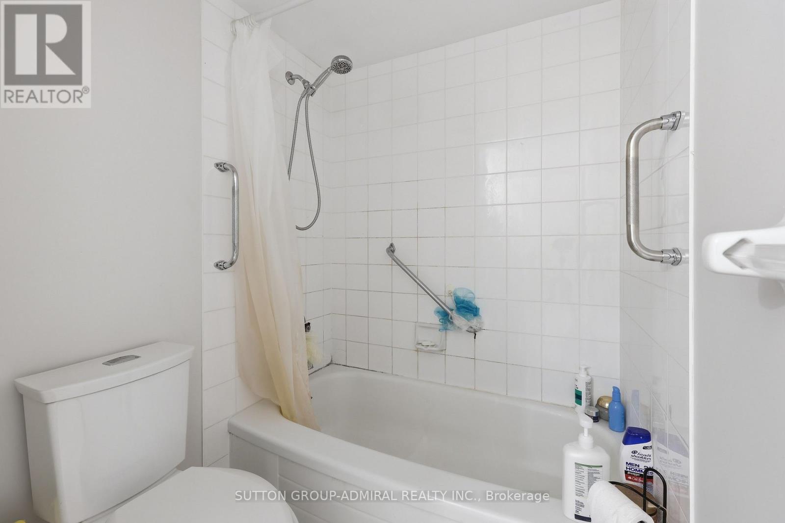 211- 81 Townsgate Drive, Vaughan, ON photo 16
