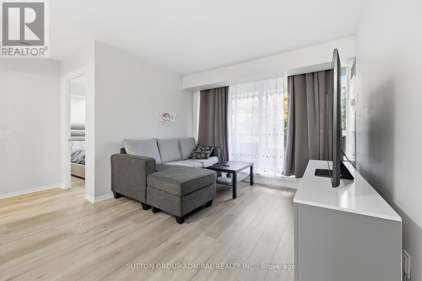 211- 81 Townsgate Drive, Vaughan, ON photo 18