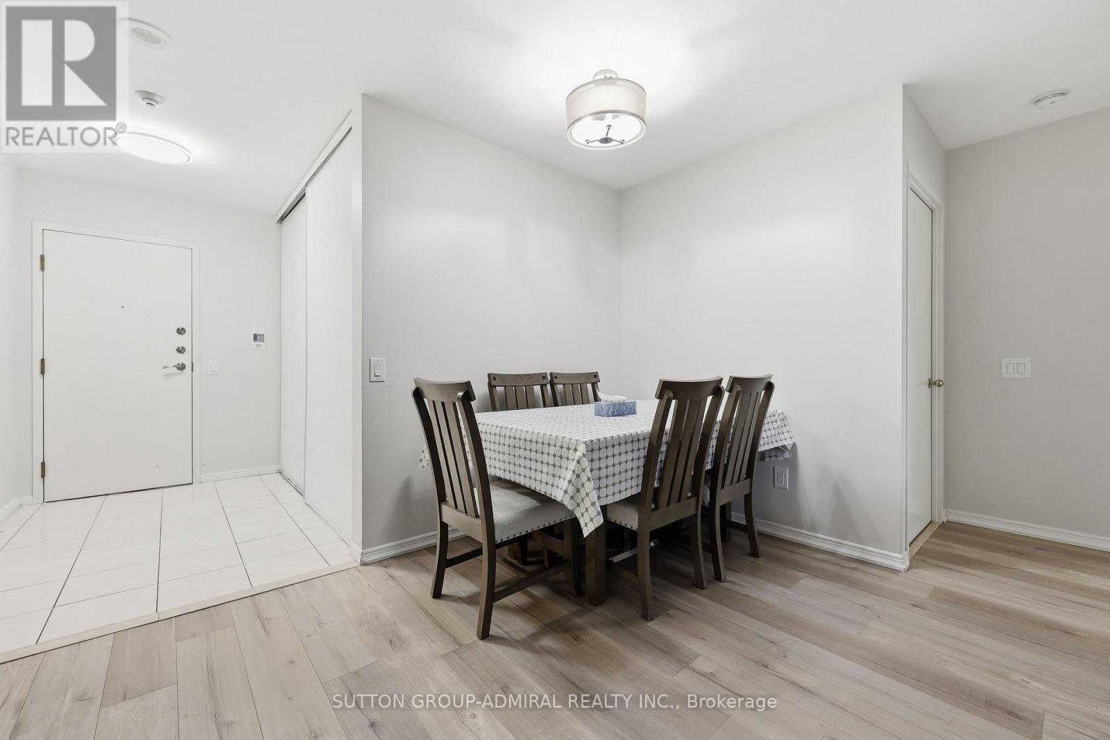 211- 81 Townsgate Drive, Vaughan, ON photo 21