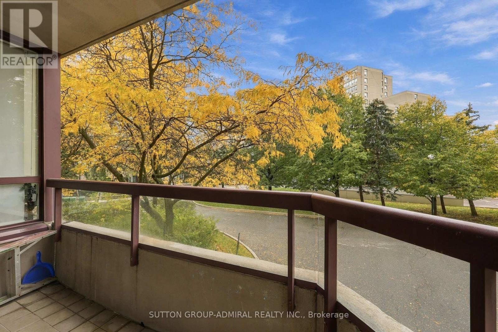 211- 81 Townsgate Drive, Vaughan, ON photo 23