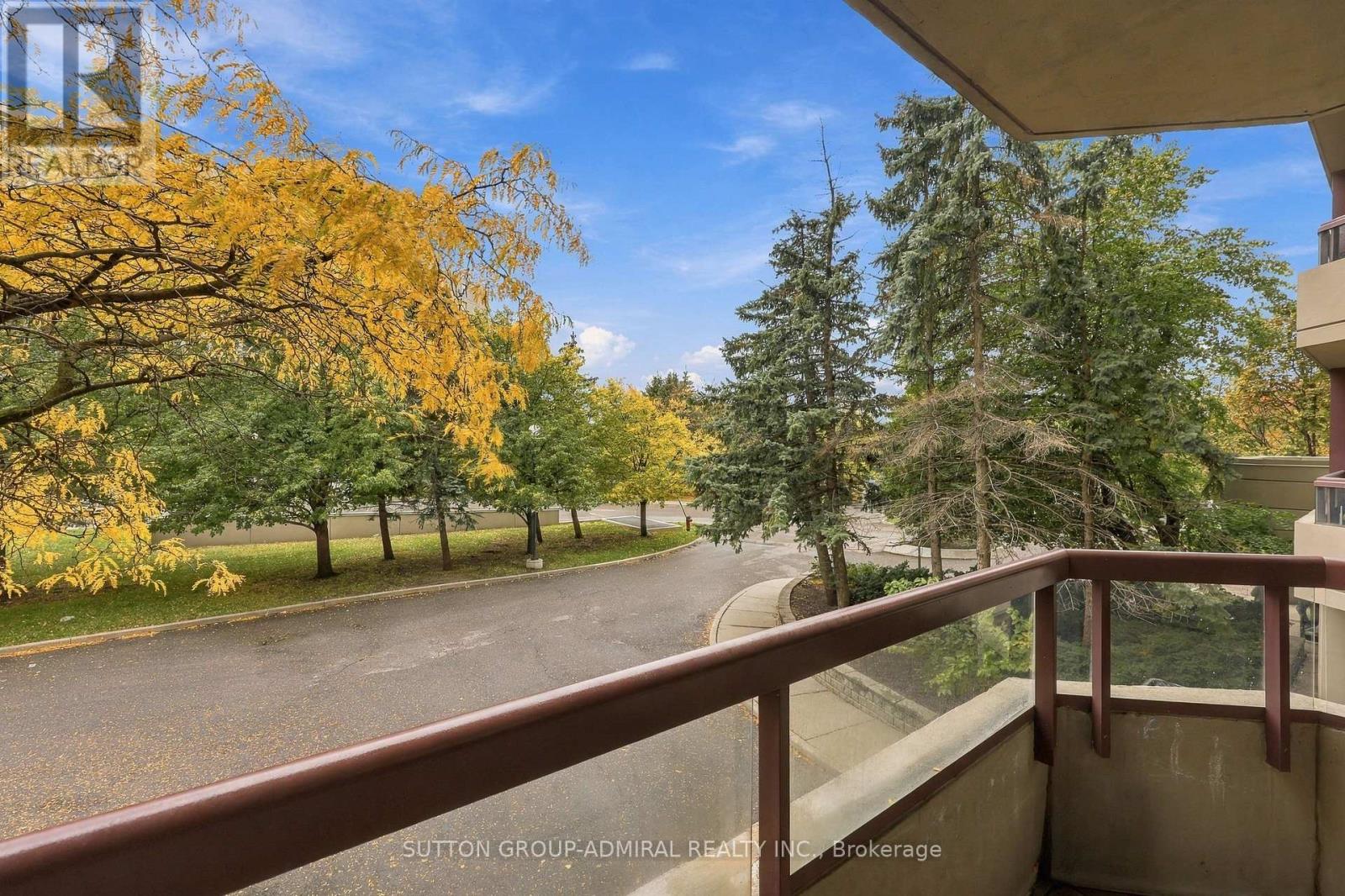 211- 81 Townsgate Drive, Vaughan, ON photo 24