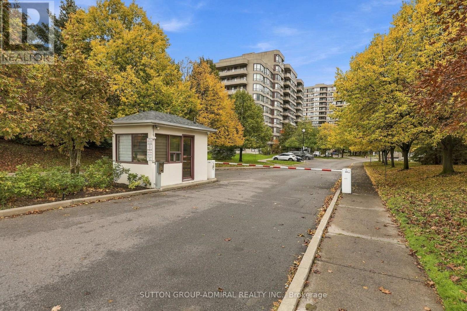 211- 81 Townsgate Drive, Vaughan, ON photo 37