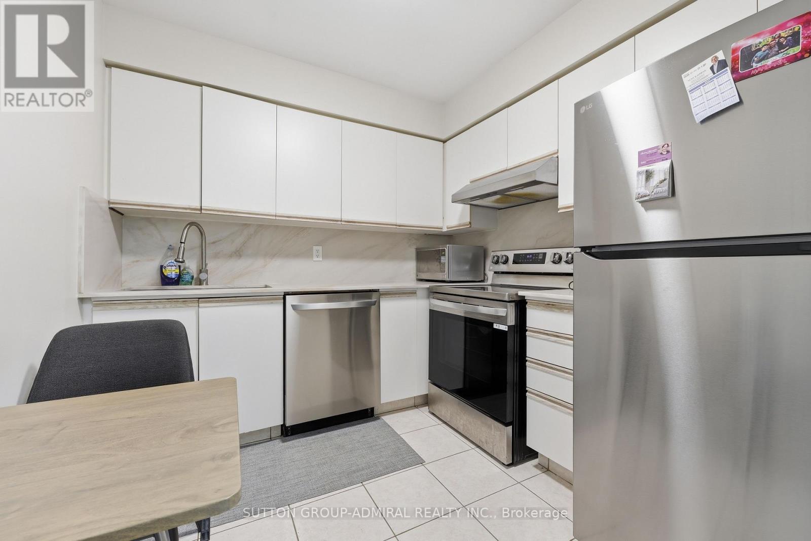 211- 81 Townsgate Drive, Vaughan, ON photo 4