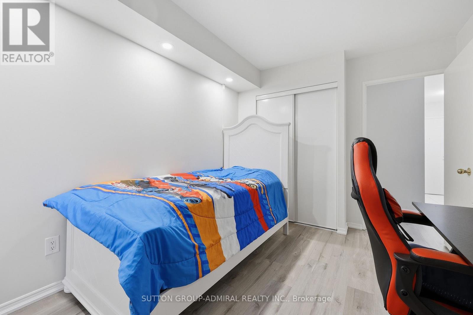 211- 81 Townsgate Drive, Vaughan, ON photo 8